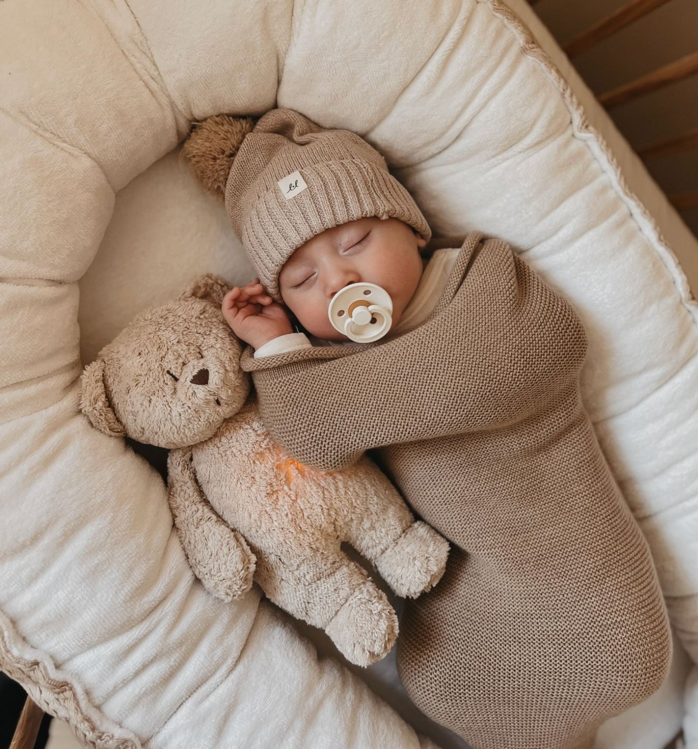 Moonie - Organic Humming Bear | Cappuccino Soft Toy Moonie 