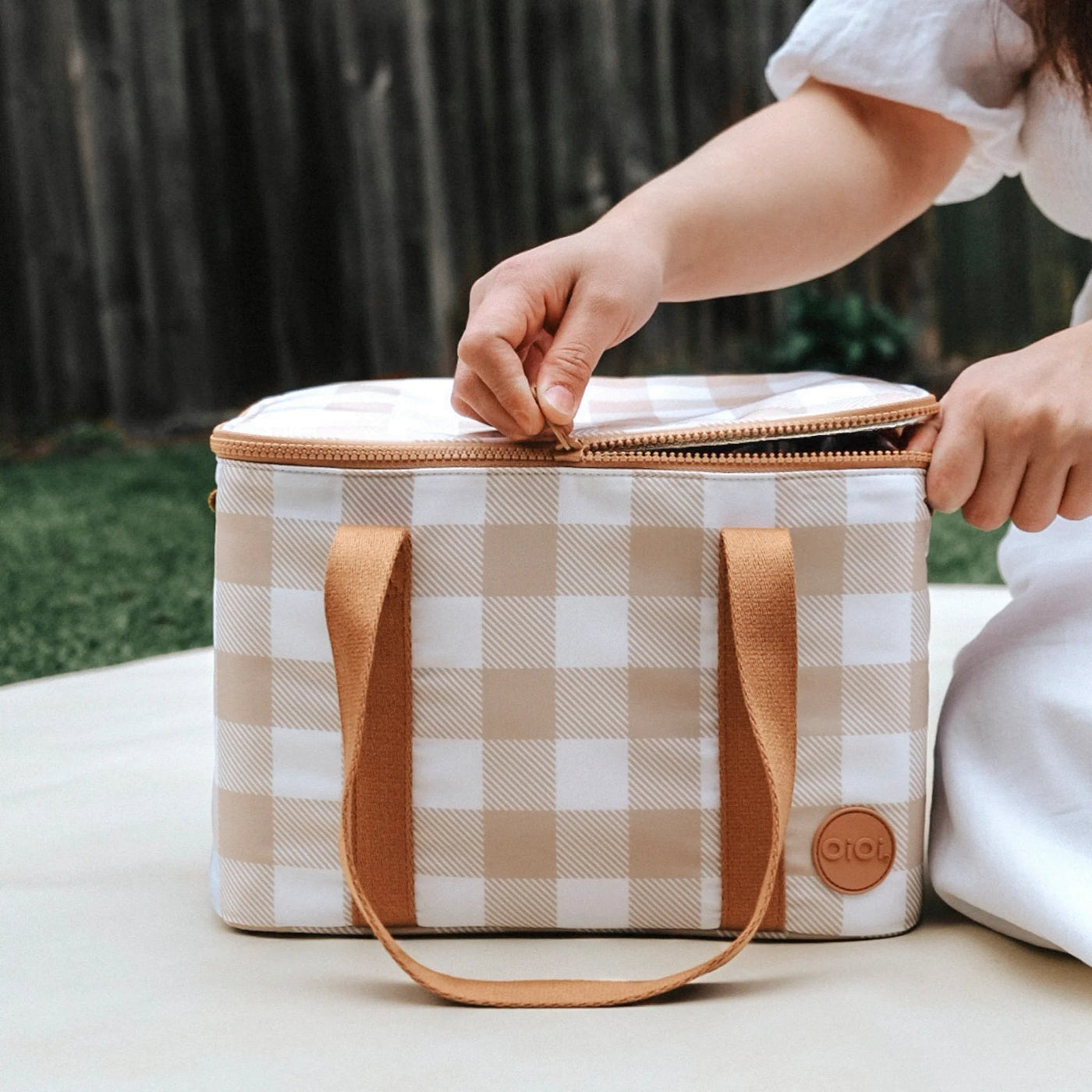 OiOi Maxi Insulated Lunch Bag - Beige Gingham Mealtime OiOi 