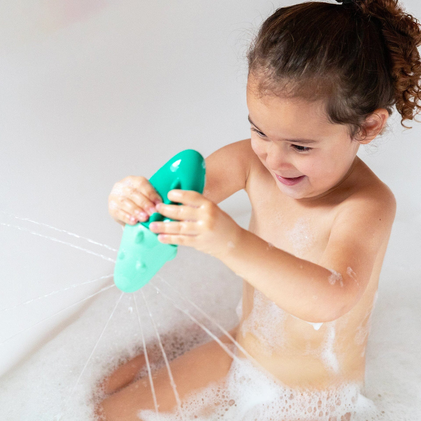 Quut - Squeezi | Croco Bath Toy Quut 