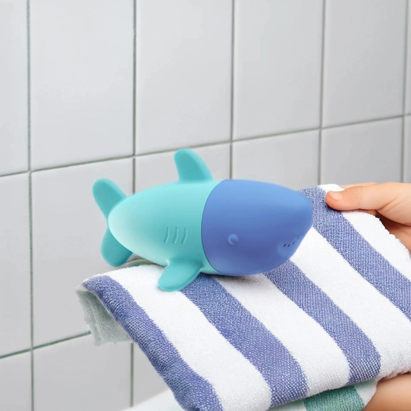 Quut - Squeezi | Shark Bath Toy Quut 