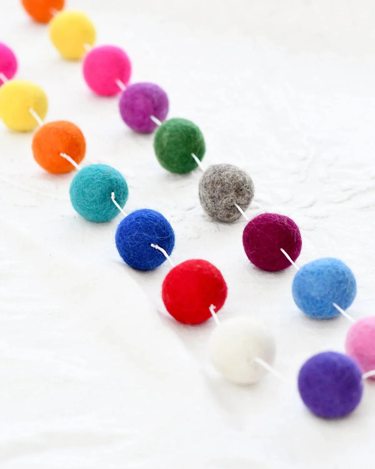 Tara Treasures - Pompom Felt Ball Garland | Colourful Garland Tara Treasures 