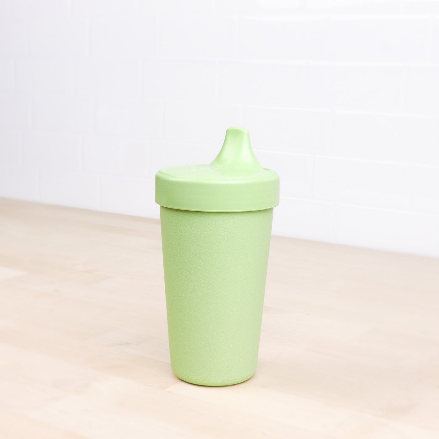 No-Spill Sippy Cup Feeding Re-Play Leaf 
